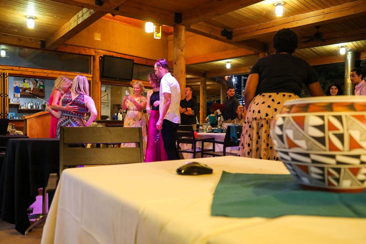 在印第安人普韦布洛文化中心举办舞会、返校舞会和舞蹈